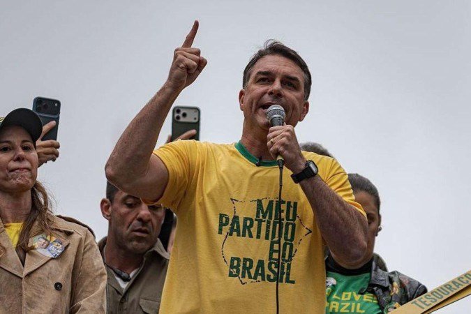 Flávio é investigado pelo STF no caso 'Dark Horse', mas inquérito está sob sigilo - (crédito: BBC Geral) Flávio é investigado pelo STF no caso 'Dark Horse', mas inquérito está sob sigilo - (crédito: BBC Geral)