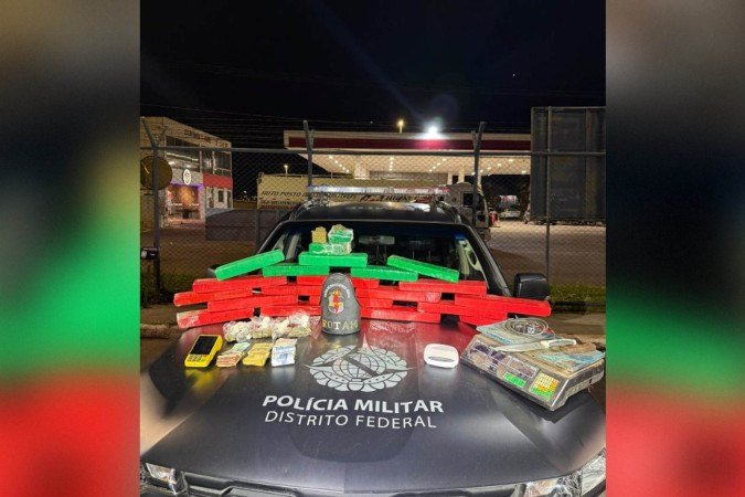 O indivíduo detido e todo o material ilícito apreendido foram encaminhados à delegacia da área - (crédito: Divulgação/PMDF) O indivíduo detido e todo o material ilícito apreendido foram encaminhados à delegacia da área - (crédito: Divulgação/PMDF)