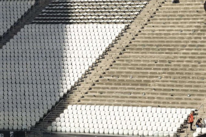 2026. Esportes. matéria sobre estádios de futebol que estão retirando cadeiras dos estádios em troca de espaços populares para torcedores em pé. Neo Quimica Arena.