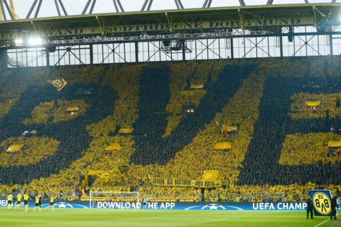  Muralha Amarela: O Borussia Dortmund da Alemanha tem 25 mil lugares sem cadeira