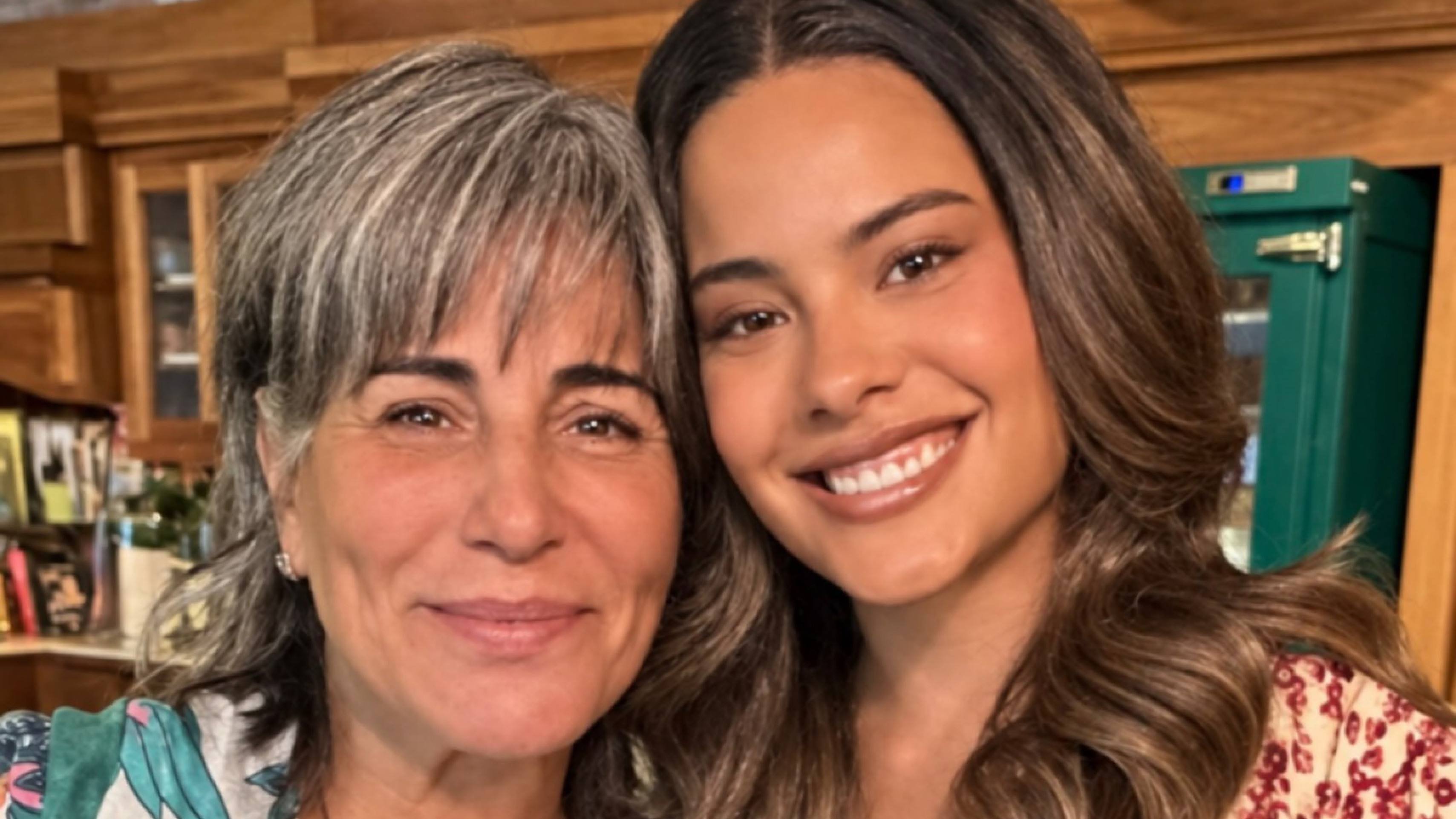 Glória Pires e Bella Campos posam juntas: 
