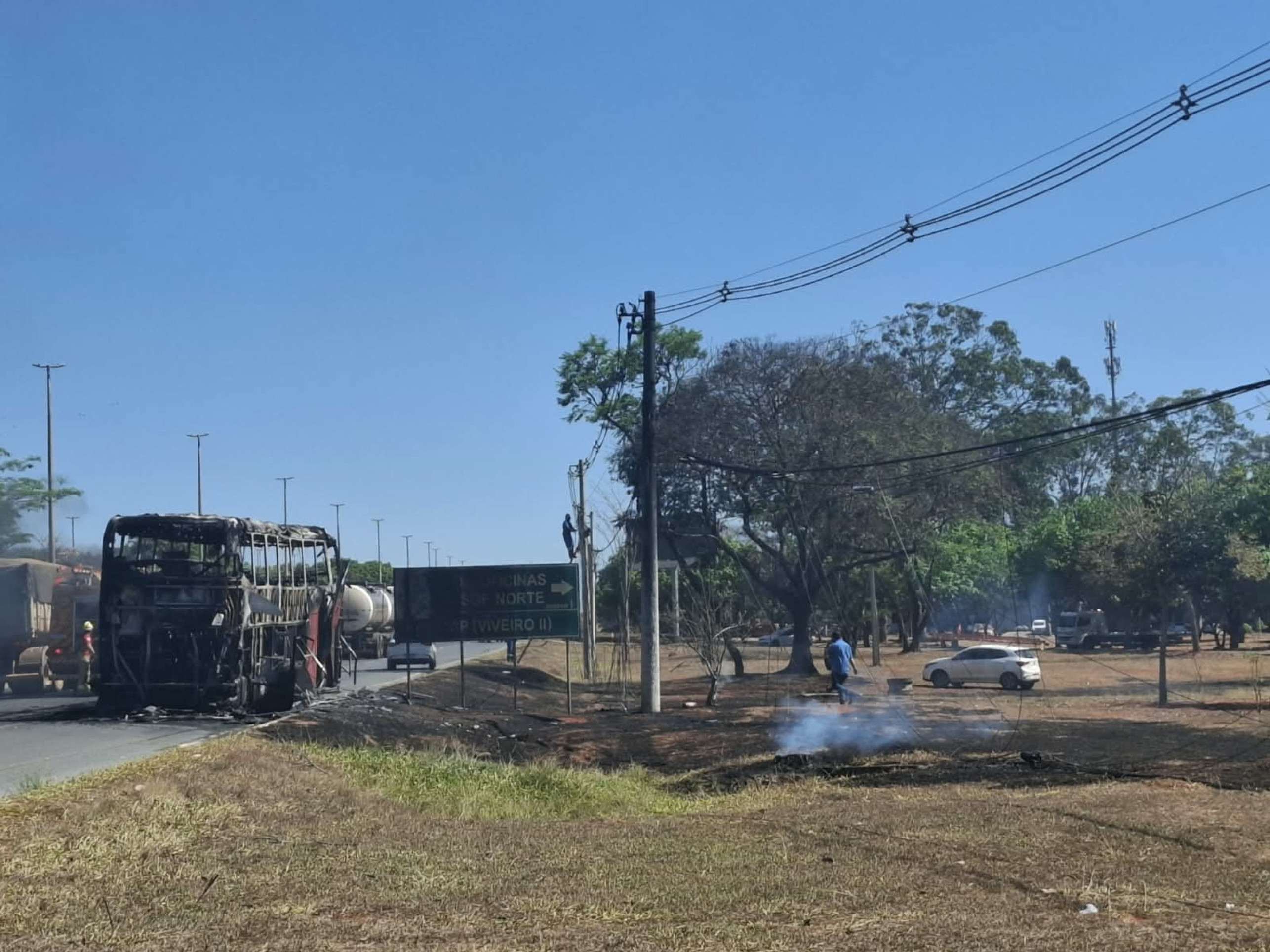 Fogo tamb&eacute;m atingiu fia&ccedil;&atilde;o das redes de telefonia