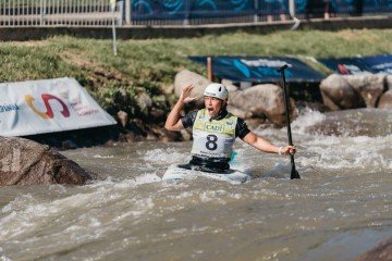 A atleta de 30 anos concluiu a prova com o tempo de 103.85s para garantir o degrau mais alto do pódio - (crédito: Divulgação/@canoelaseu) A atleta de 30 anos concluiu a prova com o tempo de 103.85s para garantir o degrau mais alto do pódio - (crédito: Divulgação/@canoelaseu)