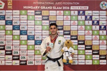 Guilherme Schimidt ganhou cinco lutas para conquistar a medalha de ouro neste domingo na Hungria - (crédito: Divulgação/CBJ) Guilherme Schimidt ganhou cinco lutas para conquistar a medalha de ouro neste domingo na Hungria - (crédito: Divulgação/CBJ)