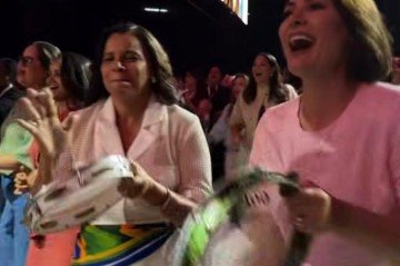 Michelle Bolsonaro dança e toca pandeiro em conferência evangélica - (crédito: Redes sociais) Michelle Bolsonaro dança e toca pandeiro em conferência evangélica - (crédito: Redes sociais)