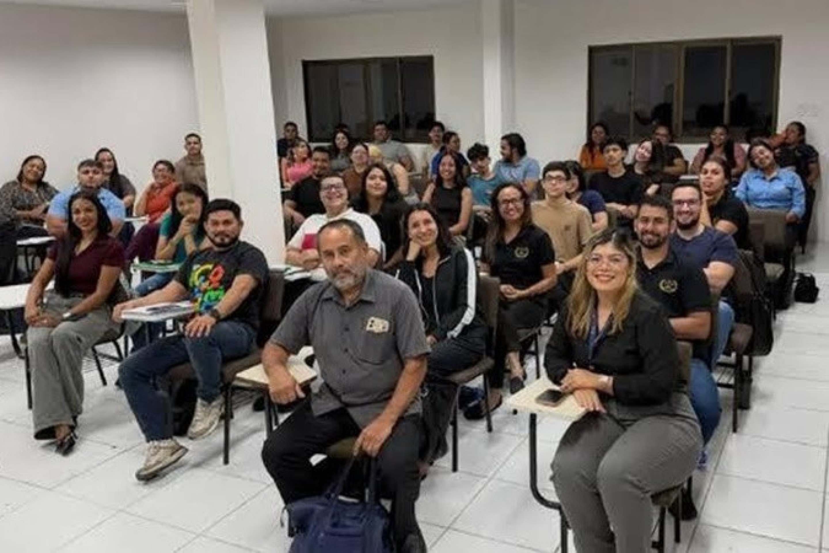 Takahara na sala de aula da Faculdade Metropolitana de Ci&ecirc;ncias e Tecnologia (Famec) 