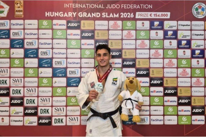 Guilherme Schimidt ganhou cinco lutas para conquistar a medalha de ouro neste domingo na Hungria - (crédito: Divulgação/CBJ) Guilherme Schimidt ganhou cinco lutas para conquistar a medalha de ouro neste domingo na Hungria - (crédito: Divulgação/CBJ)