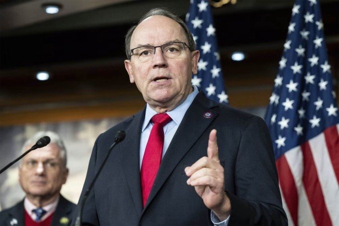 O deputado republicano Tom Tiffany precisou nadar até uma área rasa do Lago Wausau, em Wisconsin, depois que o avião em que viajava fez um pouso de emergência - (crédito: Michael Brochstein / Sipa USA) O deputado republicano Tom Tiffany precisou nadar até uma área rasa do Lago Wausau, em Wisconsin, depois que o avião em que viajava fez um pouso de emergência - (crédito: Michael Brochstein / Sipa USA)