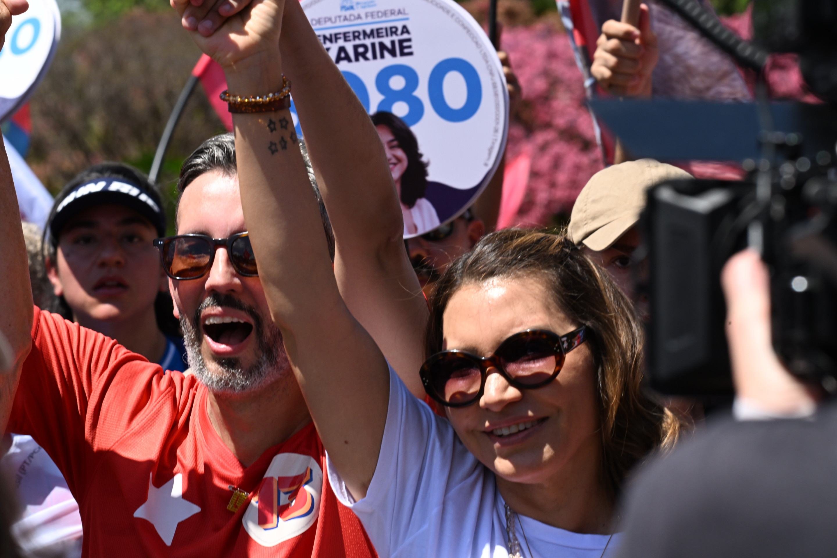 Manifestações nas ruas a 20 dias do primeiro turno