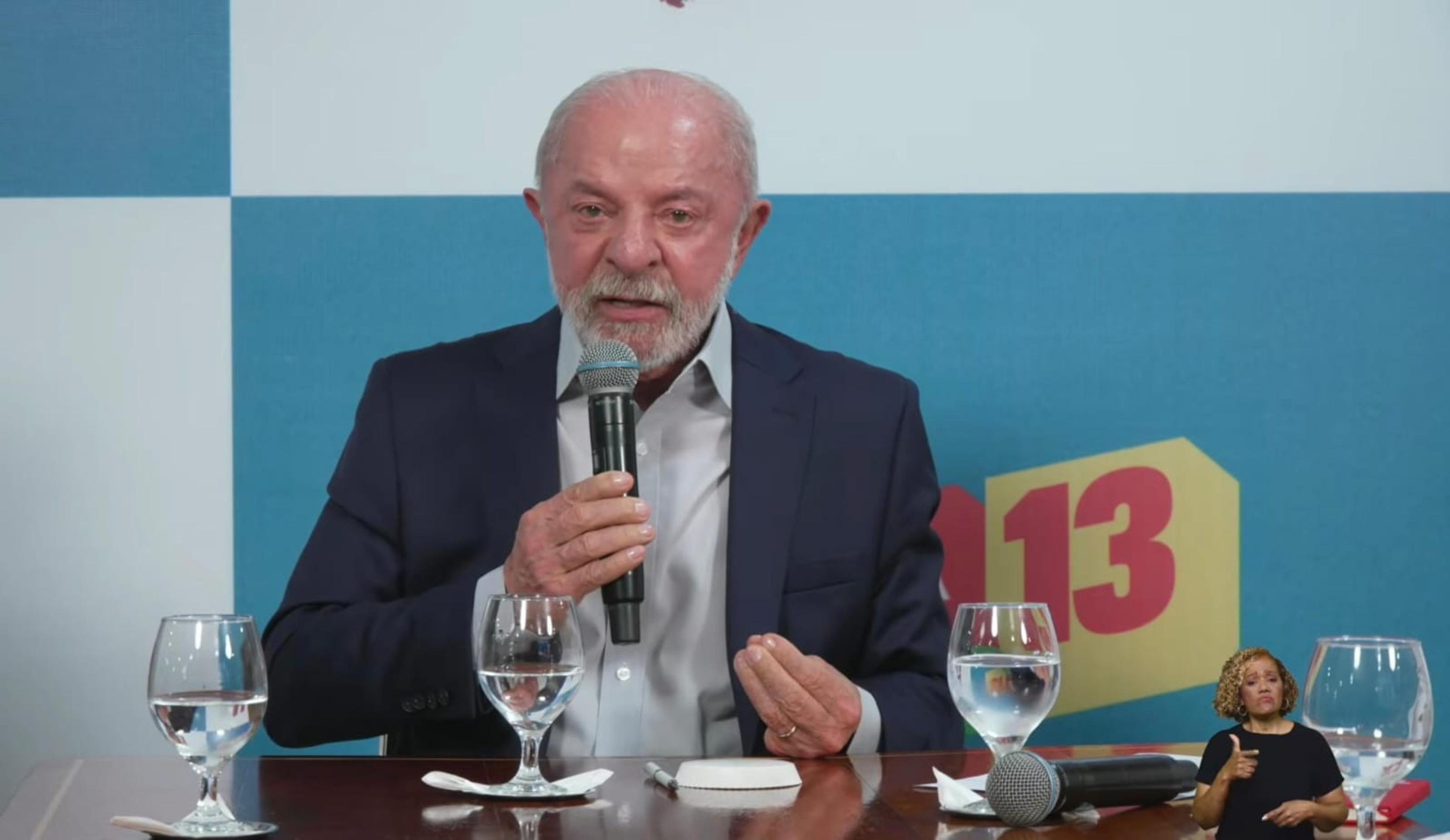 Em live, Lula pede campanha de "verdade absoluta" contra "mentira absoluta"