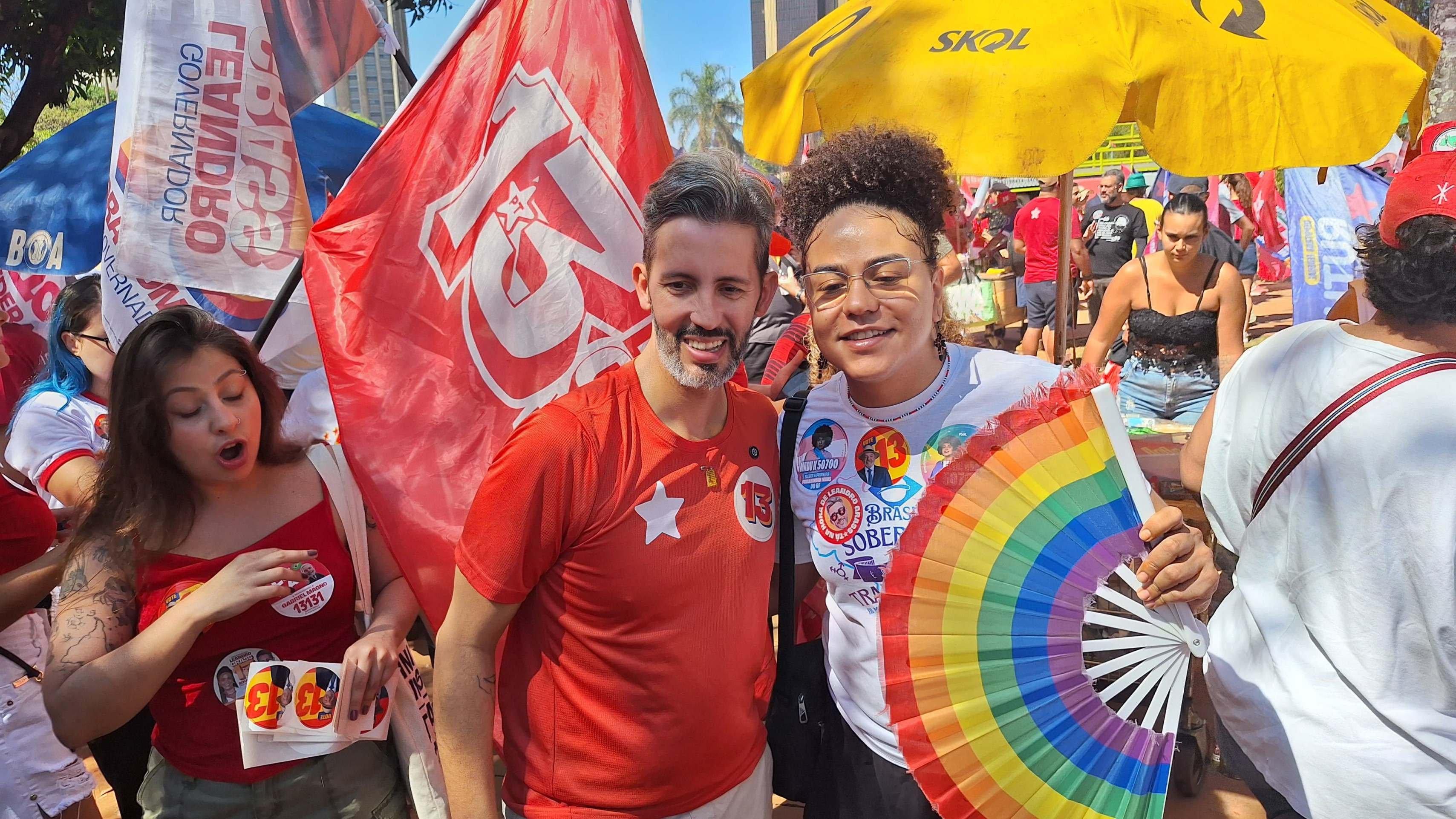Candidatos do Partido dos Trabalhadores (PT) e seus apoiadores se mobilizaram em todo o pa&iacute;s, na manh&atilde; deste domingo (13/9). Leandro Grass, candidato ao GDF, fez caminhada no Eix&atilde;o ao lado da primeira-dama Janja, da candidata ao Senado, &Eacute;rika Kokay, e da ministra Esther Dweck