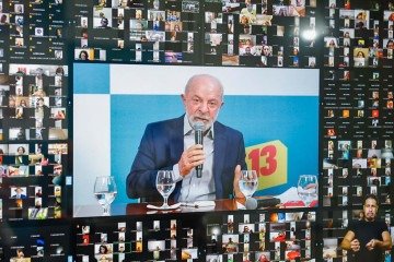 De acordo com o petista, os trabalhadores sofrem com exigências que dificultam a liberação do crédito
- (crédito: Ricardo Stuckert/PR) De acordo com o petista, os trabalhadores sofrem com exigências que dificultam a liberação do crédito
- (crédito: Ricardo Stuckert/PR)