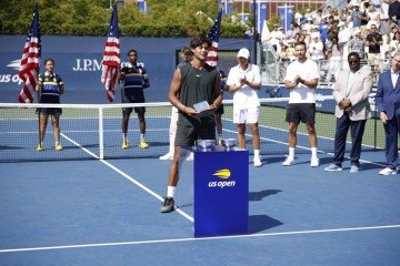 Guto Miguel faz o discurso de despedida em Nova York depois do vice-campeonato no US Open Juvenil no último sábado -  (crédito:   Marcelo Souto/Rede Tênis )