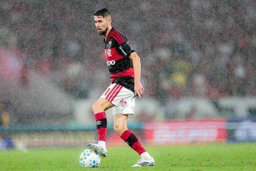 Volante Jorginho é um dos que não poderão enfrentar o Bragantino pelo Brasileirão     -  (crédito: Gilvan de Souza / Flamengo)