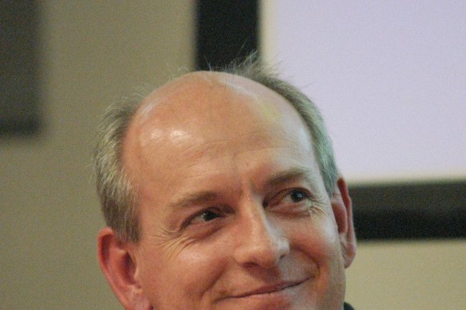 Stuart J. Russell, cientista da computação britânico e professor da Universidade da Califórnia, Berkeley 

    