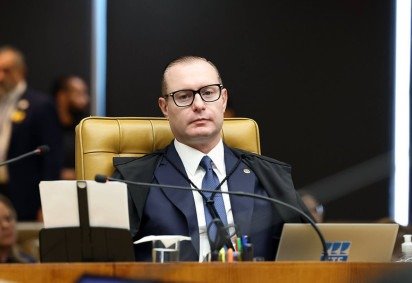 Ministro Cristiano Zanin em sessão plenária extraordinária do STF

 -  (crédito: Rosinei Coutinho/STF) -Ministro Cristiano Zanin em sessão plenária extraordinária do STF

 -  (crédito: Rosinei Coutinho/STF)