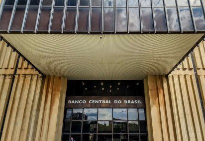 Na reunião, o Copom decidiu, por unanimidade, reduzir a taxa Selic para 13,75% ao ano -  (crédito: Agência Brasil) -Na reunião, o Copom decidiu, por unanimidade, reduzir a taxa Selic para 13,75% ao ano -  (crédito: Agência Brasil)