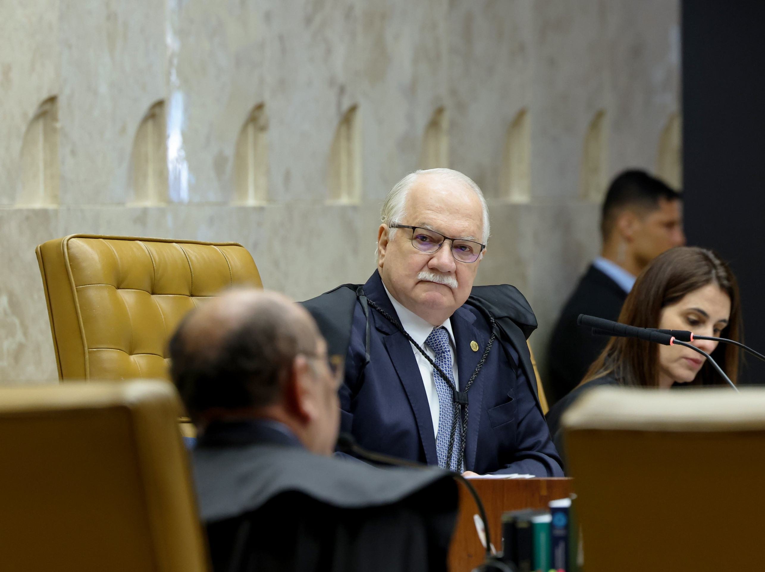  Sessao extraordinaria do plenario STF. presidente do STF (Supremo Tribunal Federal) &eacute; o ministro Edson Fachin,        Copyright 