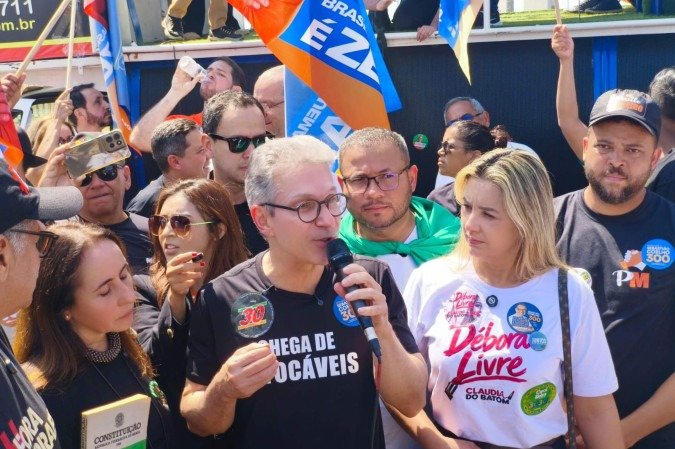 Zema destacou importância do julgamento em sua fala no protesto
- (crédito: Luiz Fellipe Alves/CB/DA Press) Zema destacou importância do julgamento em sua fala no protesto
- (crédito: Luiz Fellipe Alves/CB/DA Press)