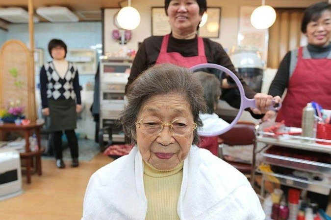 Acredita-se que a alimentação japonesa, composta principalmente de peixes, verduras e arroz, seja um dos motivos da longevidade da população do país - (crédito: Getty Images) Acredita-se que a alimentação japonesa, composta principalmente de peixes, verduras e arroz, seja um dos motivos da longevidade da população do país - (crédito: Getty Images)