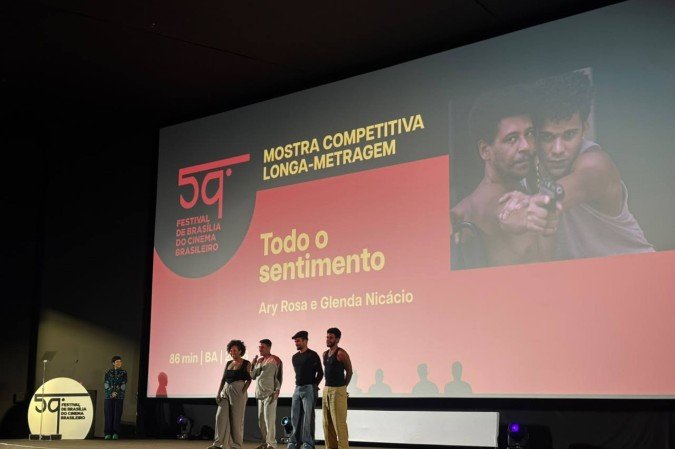 Equipe de 'odo o sentimento' apresenta o longa que marca a quarta noite de Mostra Competitiva - (crédito: Isabela Berrogain/CB D.A Press) Equipe de 'odo o sentimento' apresenta o longa que marca a quarta noite de Mostra Competitiva - (crédito: Isabela Berrogain/CB D.A Press)