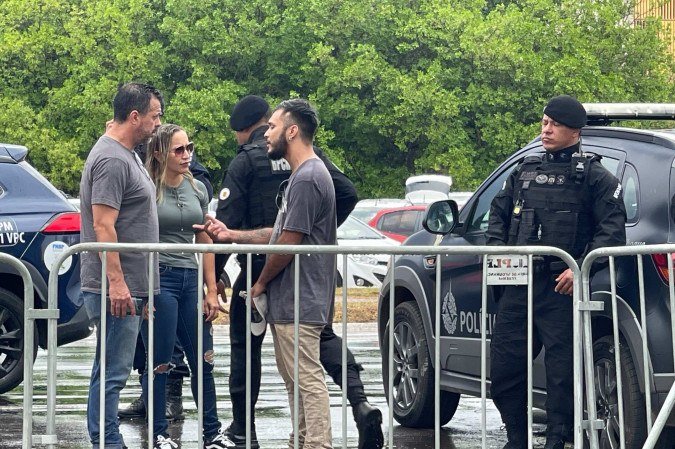 Homem é abordado com drogas em frente ao STF durante julgamento - (crédito: Davi Cruz/CB/DA Press) Homem é abordado com drogas em frente ao STF durante julgamento - (crédito: Davi Cruz/CB/DA Press)