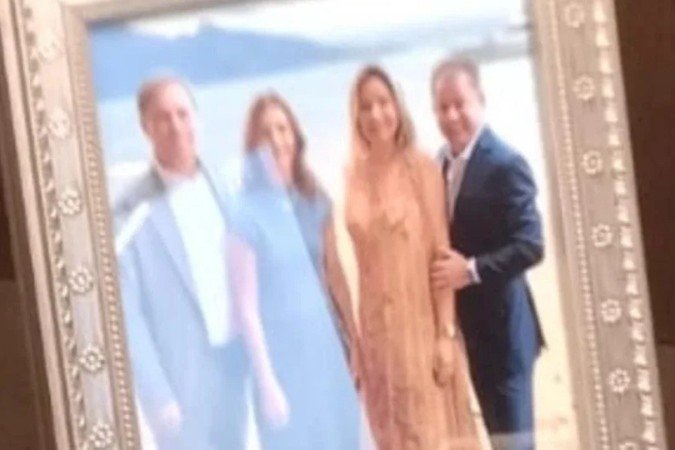 Porta-retrato em que Mendonça aparece - (crédito: Reprodução) Porta-retrato em que Mendonça aparece - (crédito: Reprodução)