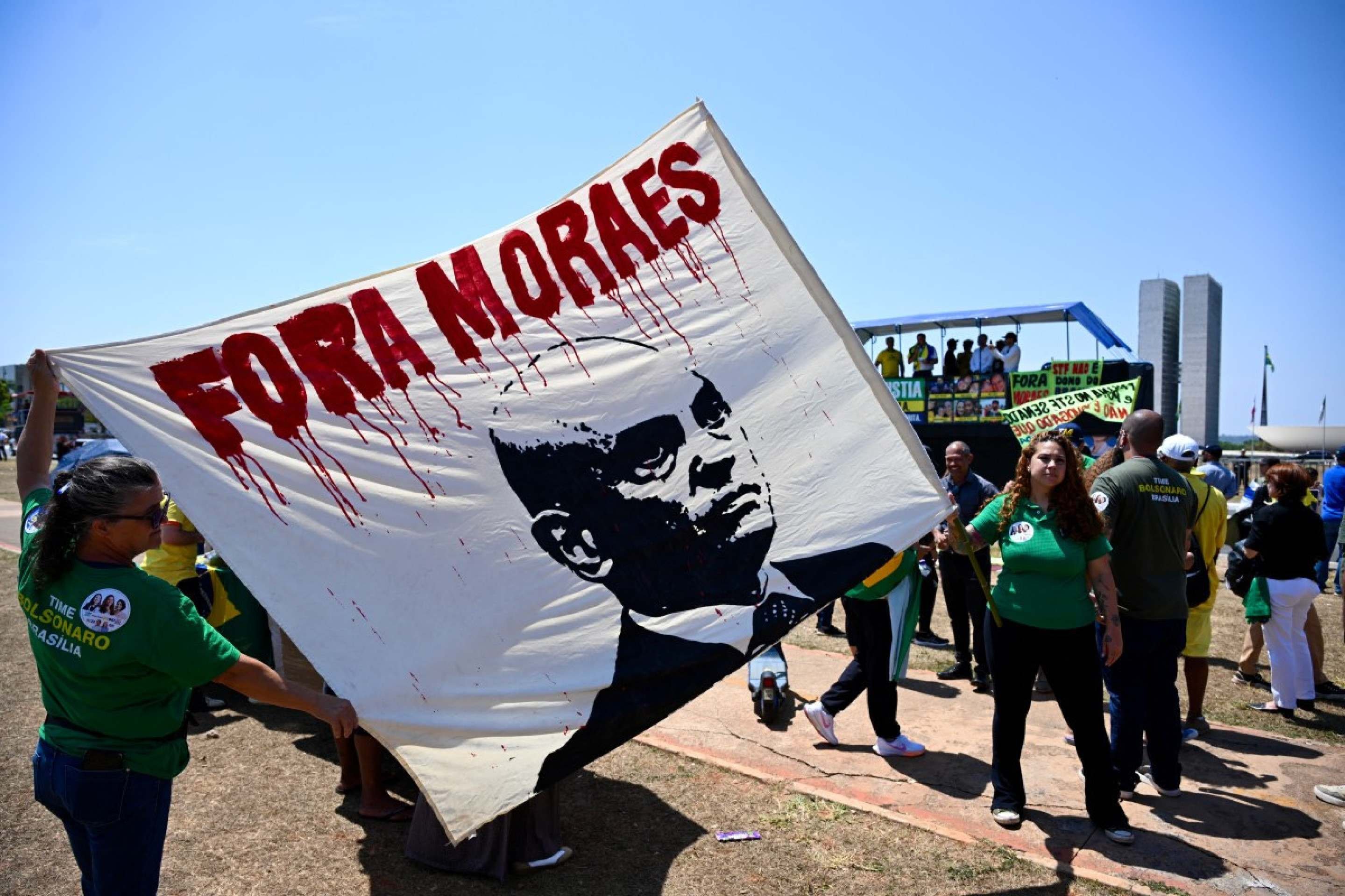 Manifestantes pedem a sa&iacute;da de Alexandre de Moraes do STF