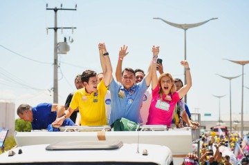 Flávio Bolsonaro em ato no Ceará - (crédito: Charles Vieira/Campanha Flávio Bolsonaro) Flávio Bolsonaro em ato no Ceará - (crédito: Charles Vieira/Campanha Flávio Bolsonaro)