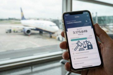 Celular exibe app de pontos de fidelidade, que o STJ considerou passíveis de penhora para pagamento de dívidas - (crédito: Flow) Celular exibe app de pontos de fidelidade, que o STJ considerou passíveis de penhora para pagamento de dívidas - (crédito: Flow)