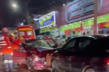 O SAMU foi acionado e constatou que o motorista apresentava forte odor de álcool, dificuldade para falar e permanecer em pé - (crédito: Divulgação/PMDF) O SAMU foi acionado e constatou que o motorista apresentava forte odor de álcool, dificuldade para falar e permanecer em pé - (crédito: Divulgação/PMDF)
