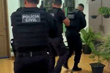 Agentes deflagram Operação Arcanum, com foco em desmantelar quadrilha de extorção contra casais  -  (crédito: PCDF/Divulgação)