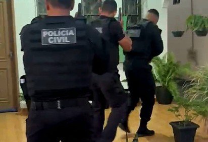 Agentes deflagram Operação Arcanum, com foco em desmantelar quadrilha de extorção contra casais  -  (crédito: PCDF/Divulgação)