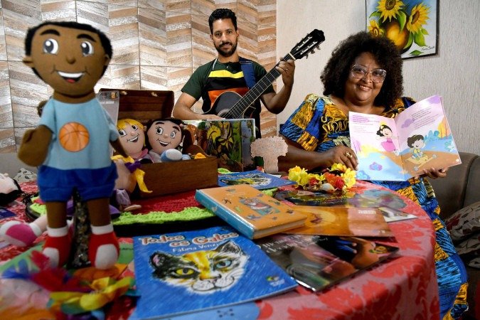 Mariath desenvolveu uma biblioteca comunitária no Guará II e atua como contadora de histórias em escolas públicas do DF. Ronniery Duarte contribui com as músicas - (crédito: Marcelo Ferreira/CB/D.A Press) Mariath desenvolveu uma biblioteca comunitária no Guará II e atua como contadora de histórias em escolas públicas do DF. Ronniery Duarte contribui com as músicas - (crédito: Marcelo Ferreira/CB/D.A Press)