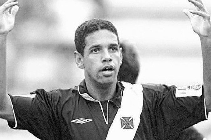 Henrique, ex-zagueiro do Vasco, morreu aos 49 anos nesta quarta-feira - (crédito: Reprodução/Vasco) Henrique, ex-zagueiro do Vasco, morreu aos 49 anos nesta quarta-feira - (crédito: Reprodução/Vasco)