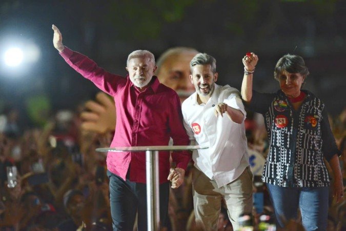 Lula, Leandro Grass e Érika Kokay durante evento em Ceilândia - (crédito: Minervino Júnior/ CB / DA Press) Lula, Leandro Grass e Érika Kokay durante evento em Ceilândia - (crédito: Minervino Júnior/ CB / DA Press)