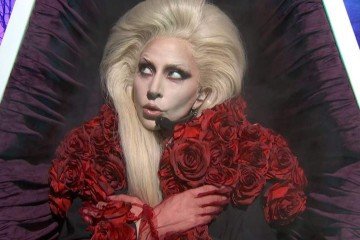 Lady Gaga, cuja carreira e persona artística inspiraram o nome de sua filha, em um de seus visuais marcantes - (crédito: Reprodução/Netflix) Lady Gaga, cuja carreira e persona artística inspiraram o nome de sua filha, em um de seus visuais marcantes - (crédito: Reprodução/Netflix)