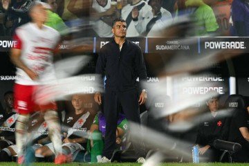 Pedro Emanuel aposta no rodízio de jogadores para manter o grupo motivado em todas as frentes da temporada - (crédito: Mauro Pimentel/AFP) Pedro Emanuel aposta no rodízio de jogadores para manter o grupo motivado em todas as frentes da temporada - (crédito: Mauro Pimentel/AFP)