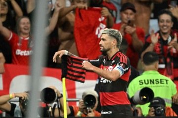 Arrascaeta aproveitou falha de Quintana e encerrou o drama: mesmo jogando mal, Flamengo confirmou sequência na Libertadores - (crédito: Mauro Pimentel/AFP) Arrascaeta aproveitou falha de Quintana e encerrou o drama: mesmo jogando mal, Flamengo confirmou sequência na Libertadores - (crédito: Mauro Pimentel/AFP)