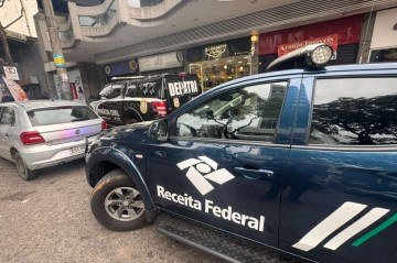 Em dez dias de ações, foram recuperados 9.989 celulares, realizadas 396 prisões em flagrante e fiscalizados 601 estabelecimentos comerciais - (crédito: Divulgação/Receita Federal) Em dez dias de ações, foram recuperados 9.989 celulares, realizadas 396 prisões em flagrante e fiscalizados 601 estabelecimentos comerciais - (crédito: Divulgação/Receita Federal)