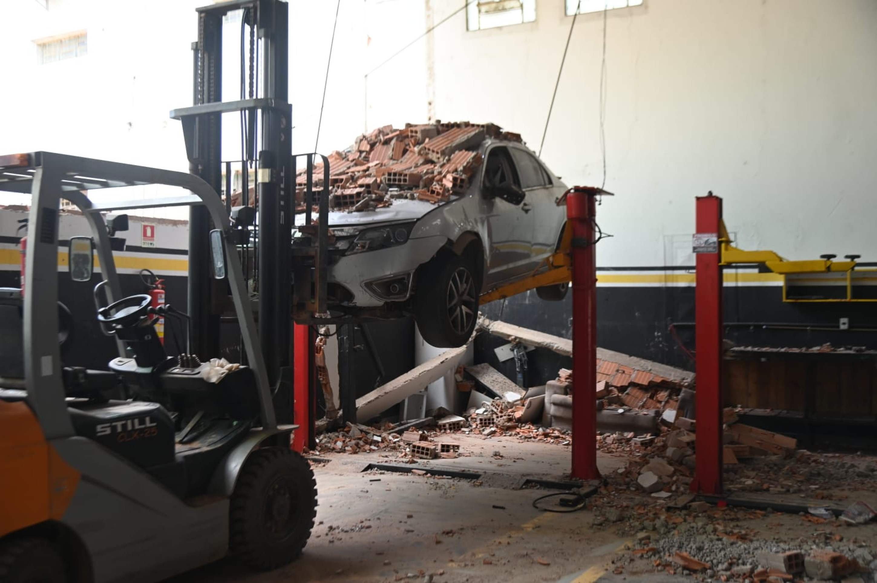 Em Planaltina, carros foram danificados durante o temporal 