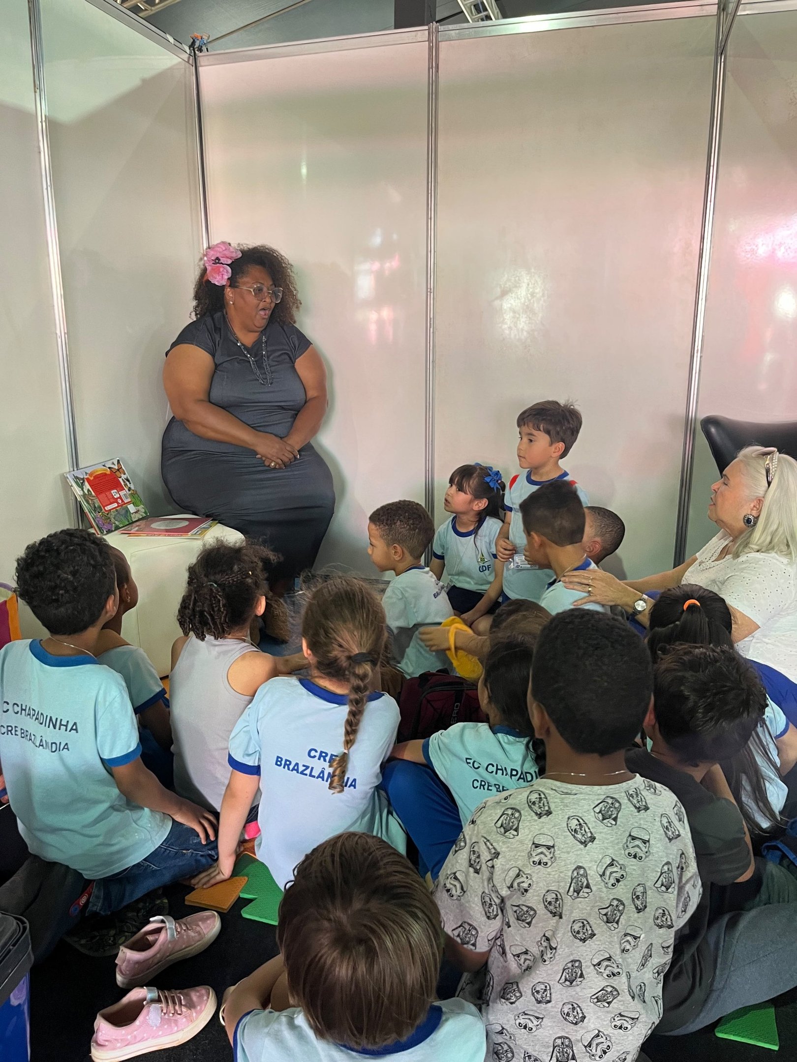 Mariath participou da Bienal do Livro de Bras&iacute;lia mediando leituras e contando hist&oacute;rias