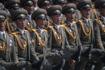 Zelensky alertou que até 50 mil soldados norte-coreanos podem ser destacados para a Rússia em breve - (crédito: AFP via Getty Images) Zelensky alertou que até 50 mil soldados norte-coreanos podem ser destacados para a Rússia em breve - (crédito: AFP via Getty Images)