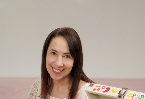 Paula Pimenta: escrita inspirada na viv&ecirc;ncia de adolescente