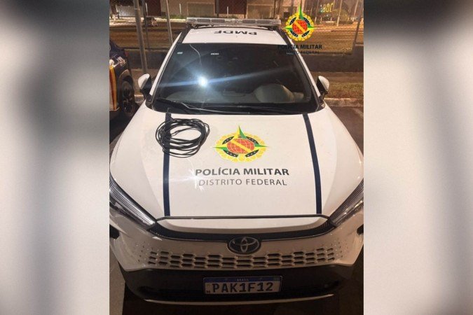 PMDF prende homem pela terceira vez por furto de cabos na Asa Norte - (crédito: Divulgação/PMDF) PMDF prende homem pela terceira vez por furto de cabos na Asa Norte - (crédito: Divulgação/PMDF)