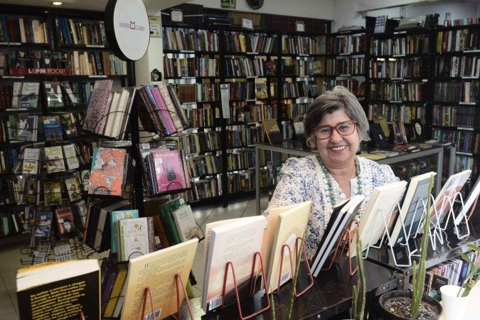 O Sebinho aberto por Cida Caldas em uma Kitinet hoje conta com mais de 90 mil títulos e um bistrô