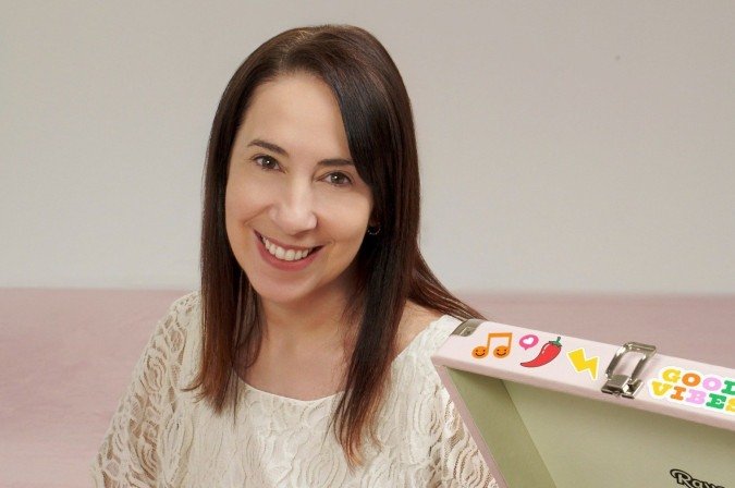 Fenômeno teen, Paula Pimenta estreia spin-off voltado à música
