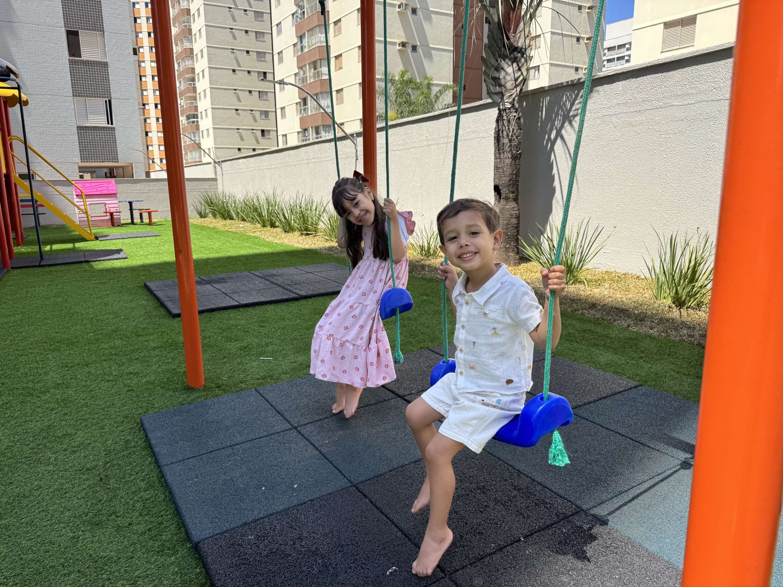 Lara, de 5 anos, &eacute; a filha mais velha de Let&iacute;cia e Daniel. Para a m&atilde;e, observar como as crian&ccedil;as se comportam e circulam pelos espa&ccedil;os ajuda a entender a cultura da escola