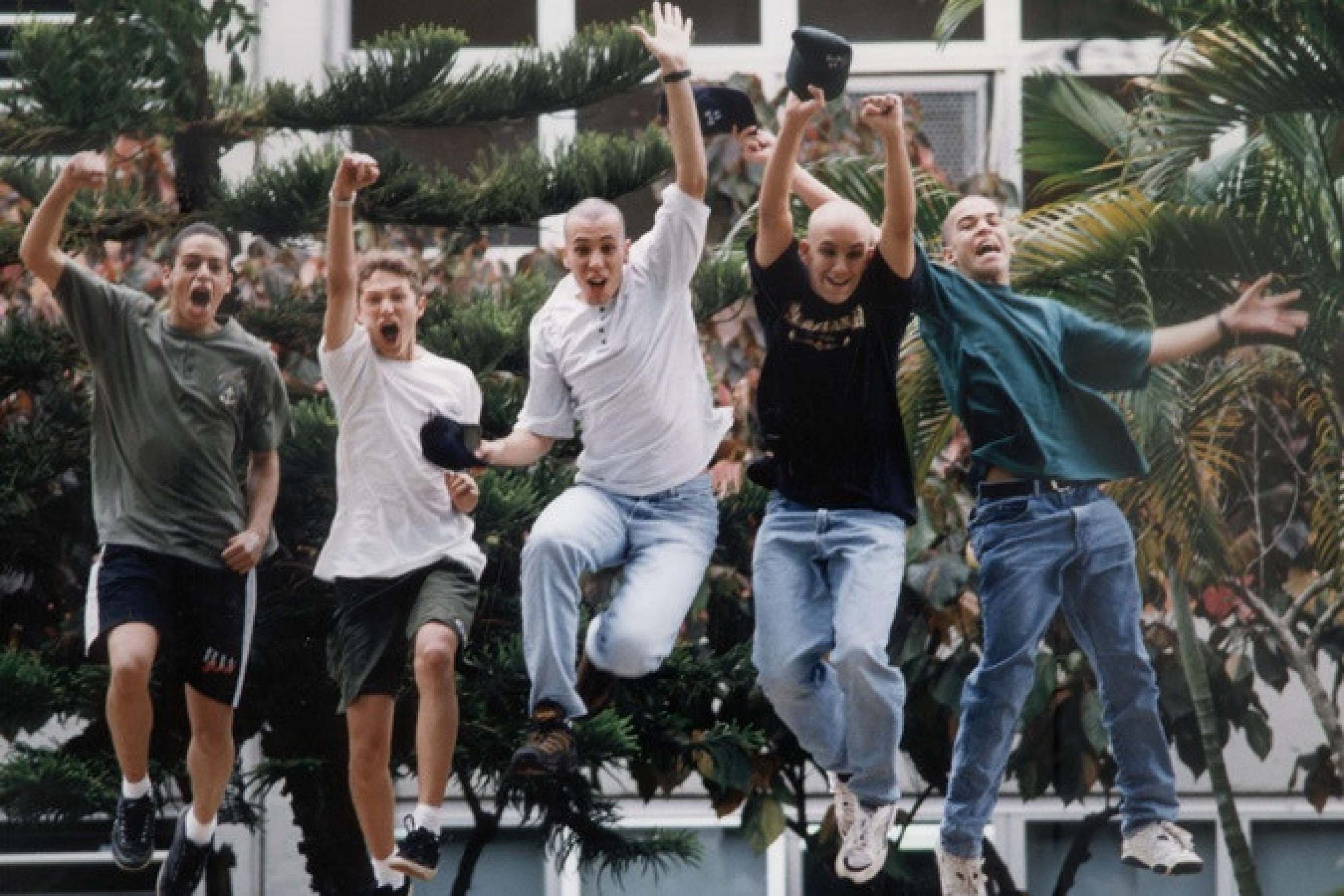 Registro da aprova&ccedil;&atilde;o de Manoel, Andre, Adail , Daniel e Luiz Paulo,no Correio em 1999
