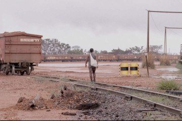 Uma distopia cerca Sabes de mim, agora esqueça, de Denise Vieira - (crédito: Corriola Films/ Divulgação) Uma distopia cerca Sabes de mim, agora esqueça, de Denise Vieira - (crédito: Corriola Films/ Divulgação)